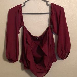 Off shoulder sleeve crop top